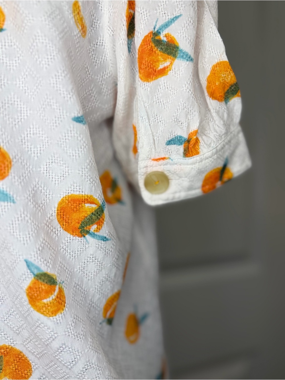 Maeve Anthropologie White Button-Front Top with Orange Fruit Print Size 2 - Picture 7 of 13